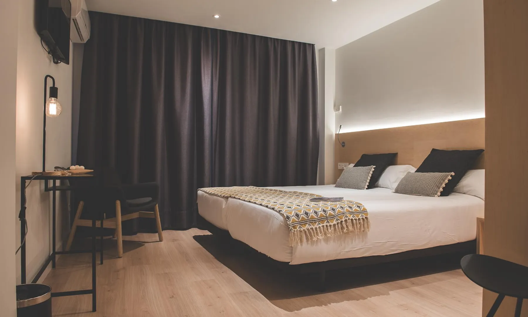 Hostal Arriazu Pamplona 2*,