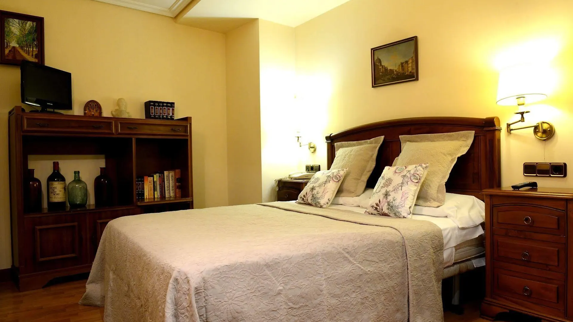 Hostal Arriazu Pamplona 2*,